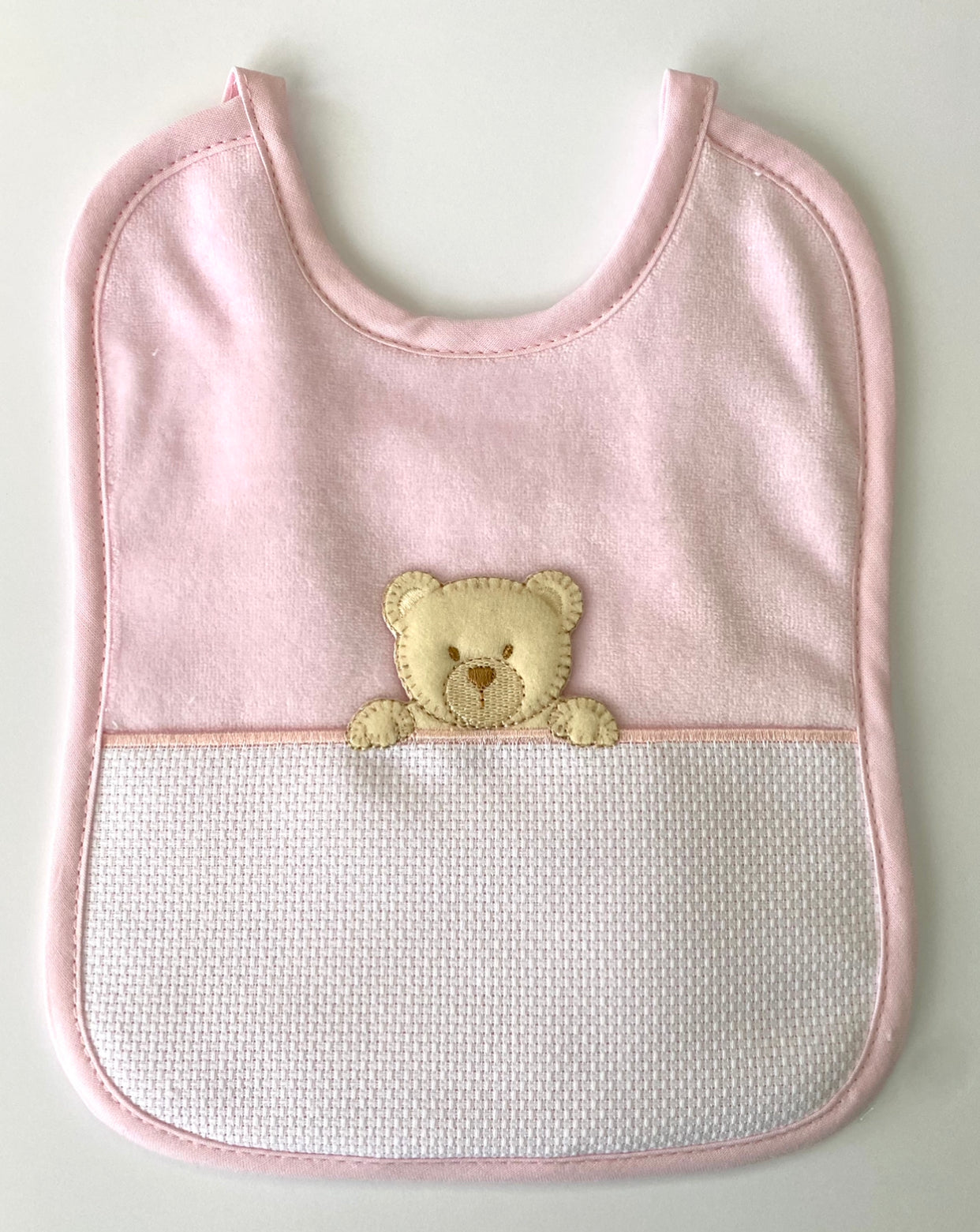 BAVETTA ROSA IN CINIGLIA CON ORSETTO E TELA AIDA. DA PERSONALIZZARE IL RICAMO A MANO - Eccomi OnLine