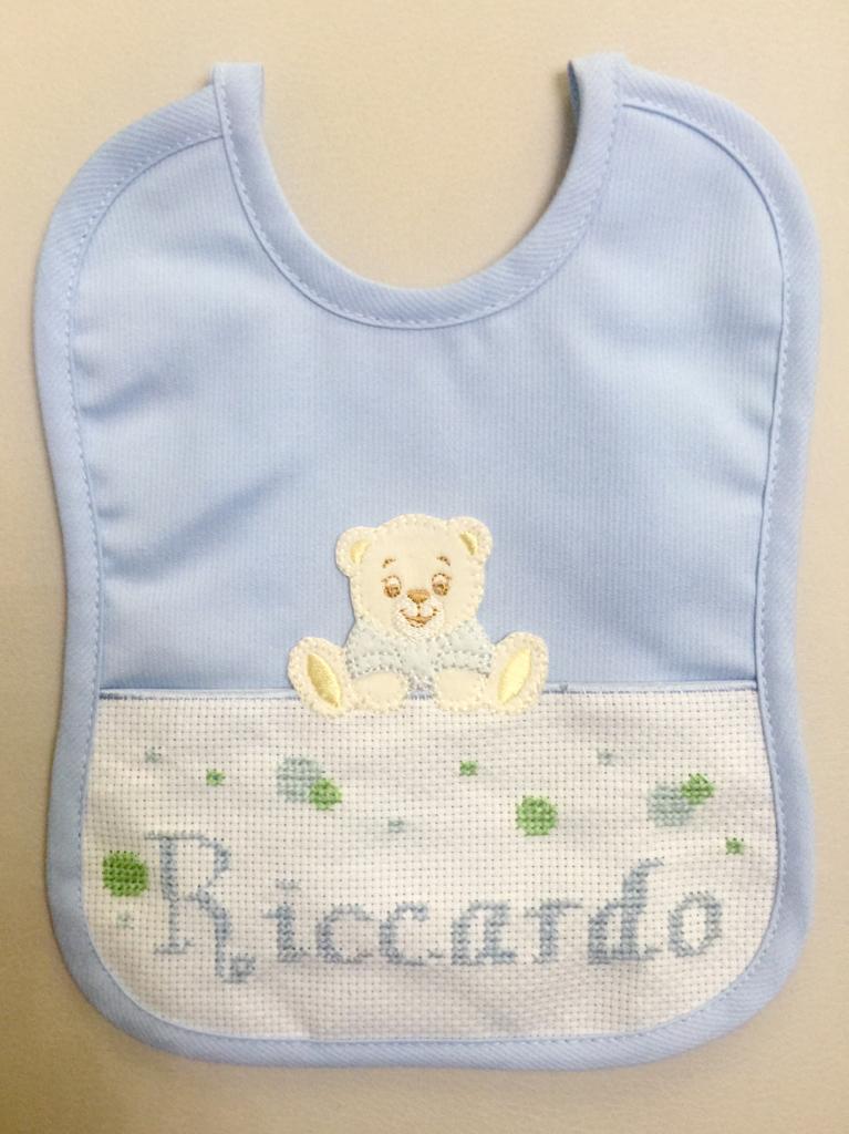 BAVETTA IN PIQUET MILLERIGHE CON ORSETTO E TELA AIDA. RICCARDO RICAMATO A MANO - Eccomi OnLine