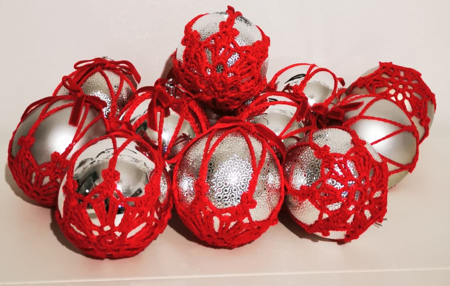 CONFEZIONE DI PALLINE NATALIZIE DECORATIVE MISTE - Eccomi OnLine