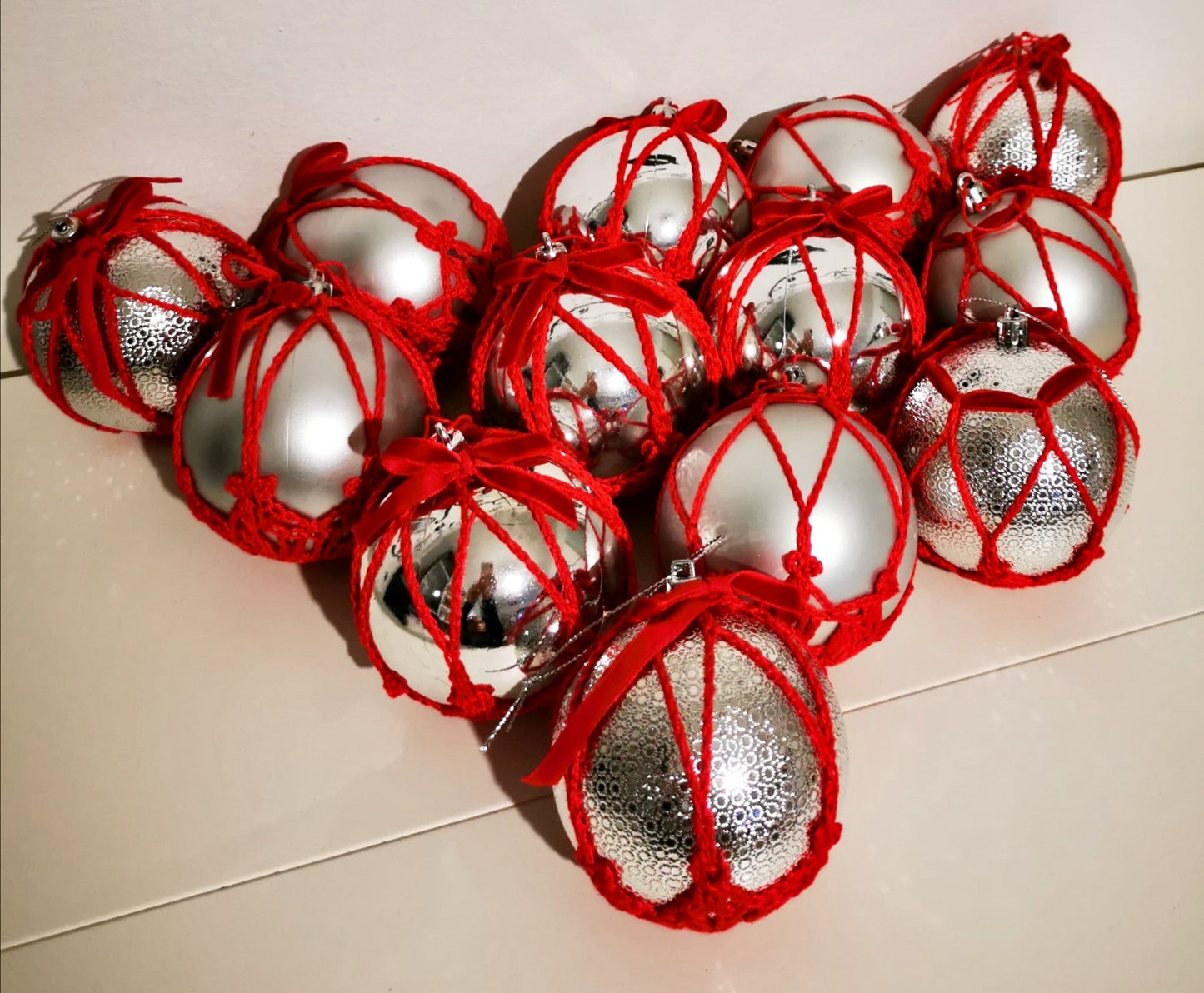 CONFEZIONE DI PALLINE NATALIZIE DECORATIVE MISTE - Eccomi OnLine