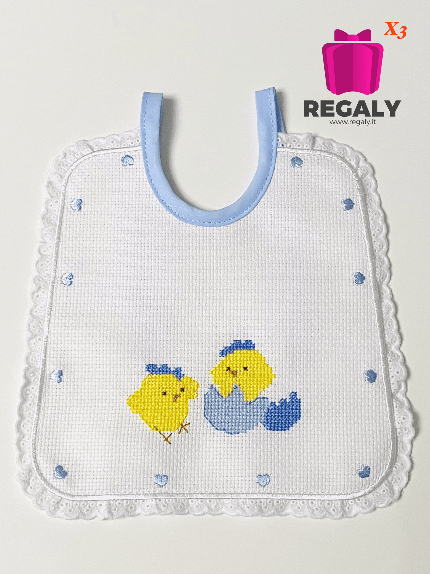 BAVETTA IN TELA AIDA CON CUORICINI. PULCINI RICAMATI A MANO - Eccomi OnLine